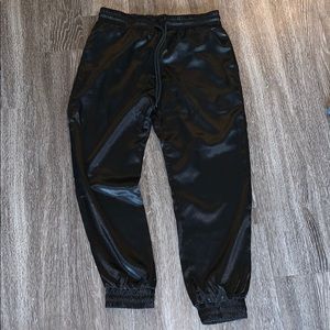 Boohoo - Satin joggers